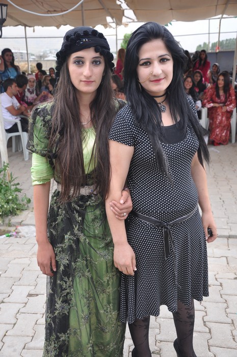 Yüksekova'da 23-24 Haziran 2012'de dünya evine giren çiftlerimizi sizlerler için sayfamıza taşıdık. Yüksekova Güncel Ailesi olarak tüm çitflerimize mutluluklar dileriz. Görüntüler: Foto: Yaşar Kaplan - Sinan Akkurt