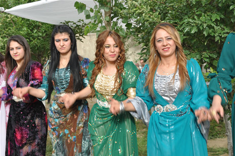 Yüksekova'da 30 Haziran 01 Temmuz 2012'de dünya evine giren çiftlerimizi sizlerler için sayfamıza taşıdık. Yüksekova Güncel Ailesi olarak tüm çitflerimize mutluluklar dileriz