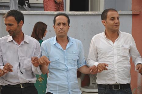 Yüksekova'da 30 Haziran 01 Temmuz 2012'de dünya evine giren çiftlerimizi sizlerler için sayfamıza taşıdık. Yüksekova Güncel Ailesi olarak tüm çitflerimize mutluluklar dileriz