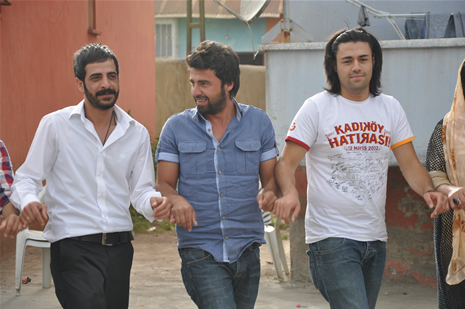 Yüksekova'da 30 Haziran 01 Temmuz 2012'de dünya evine giren çiftlerimizi sizlerler için sayfamıza taşıdık. Yüksekova Güncel Ailesi olarak tüm çitflerimize mutluluklar dileriz