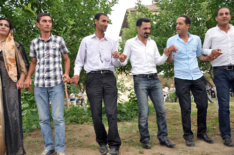 Yüksekova'da 30 Haziran 01 Temmuz 2012'de dünya evine giren çiftlerimizi sizlerler için sayfamıza taşıdık. Yüksekova Güncel Ailesi olarak tüm çitflerimize mutluluklar dileriz