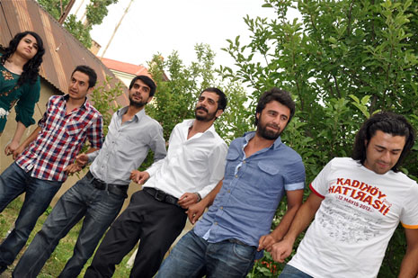 Yüksekova'da 30 Haziran 01 Temmuz 2012'de dünya evine giren çiftlerimizi sizlerler için sayfamıza taşıdık. Yüksekova Güncel Ailesi olarak tüm çitflerimize mutluluklar dileriz