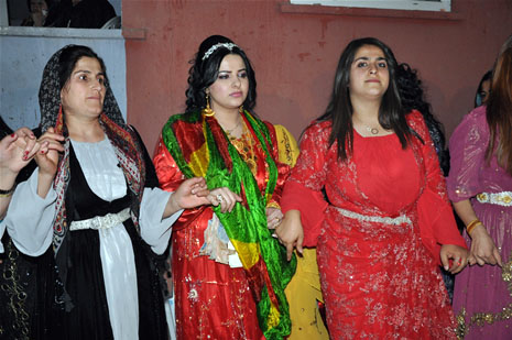 Yüksekova'da 30 Haziran 01 Temmuz 2012'de dünya evine giren çiftlerimizi sizlerler için sayfamıza taşıdık. Yüksekova Güncel Ailesi olarak tüm çitflerimize mutluluklar dileriz