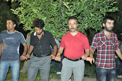 Yüksekova'da 30 Haziran 01 Temmuz 2012'de dünya evine giren çiftlerimizi sizlerler için sayfamıza taşıdık. Yüksekova Güncel Ailesi olarak tüm çitflerimize mutluluklar dileriz