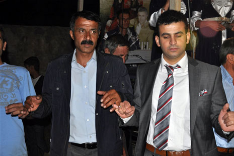 Yüksekova'da 30 Haziran 01 Temmuz 2012'de dünya evine giren çiftlerimizi sizlerler için sayfamıza taşıdık. Yüksekova Güncel Ailesi olarak tüm çitflerimize mutluluklar dileriz