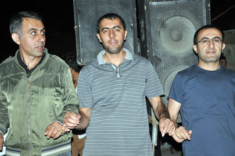 Yüksekova'da 30 Haziran 01 Temmuz 2012'de dünya evine giren çiftlerimizi sizlerler için sayfamıza taşıdık. Yüksekova Güncel Ailesi olarak tüm çitflerimize mutluluklar dileriz