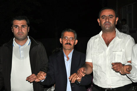 Yüksekova'da 30 Haziran 01 Temmuz 2012'de dünya evine giren çiftlerimizi sizlerler için sayfamıza taşıdık. Yüksekova Güncel Ailesi olarak tüm çitflerimize mutluluklar dileriz