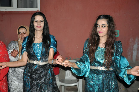 Yüksekova'da 30 Haziran 01 Temmuz 2012'de dünya evine giren çiftlerimizi sizlerler için sayfamıza taşıdık. Yüksekova Güncel Ailesi olarak tüm çitflerimize mutluluklar dileriz