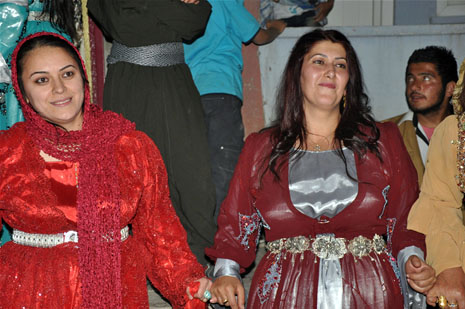 Yüksekova'da 30 Haziran 01 Temmuz 2012'de dünya evine giren çiftlerimizi sizlerler için sayfamıza taşıdık. Yüksekova Güncel Ailesi olarak tüm çitflerimize mutluluklar dileriz