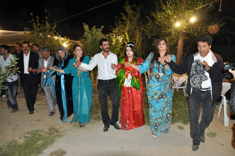 Yüksekova'da 30 Haziran 01 Temmuz 2012'de dünya evine giren çiftlerimizi sizlerler için sayfamıza taşıdık. Yüksekova Güncel Ailesi olarak tüm çitflerimize mutluluklar dileriz