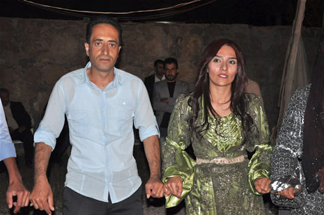 Yüksekova'da 30 Haziran 01 Temmuz 2012'de dünya evine giren çiftlerimizi sizlerler için sayfamıza taşıdık. Yüksekova Güncel Ailesi olarak tüm çitflerimize mutluluklar dileriz