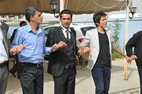 Yüksekova'da 30 Haziran 01 Temmuz 2012'de dünya evine giren çiftlerimizi sizlerler için sayfamıza taşıdık. Yüksekova Güncel Ailesi olarak tüm çitflerimize mutluluklar dileriz