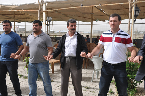 Yüksekova'da 30 Haziran 01 Temmuz 2012'de dünya evine giren çiftlerimizi sizlerler için sayfamıza taşıdık. Yüksekova Güncel Ailesi olarak tüm çitflerimize mutluluklar dileriz