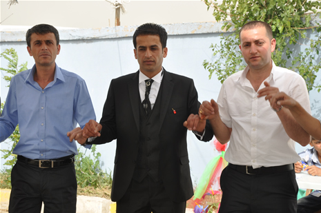 Yüksekova'da 30 Haziran 01 Temmuz 2012'de dünya evine giren çiftlerimizi sizlerler için sayfamıza taşıdık. Yüksekova Güncel Ailesi olarak tüm çitflerimize mutluluklar dileriz