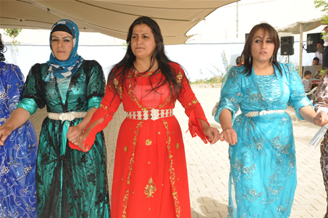 Yüksekova'da 30 Haziran 01 Temmuz 2012'de dünya evine giren çiftlerimizi sizlerler için sayfamıza taşıdık. Yüksekova Güncel Ailesi olarak tüm çitflerimize mutluluklar dileriz