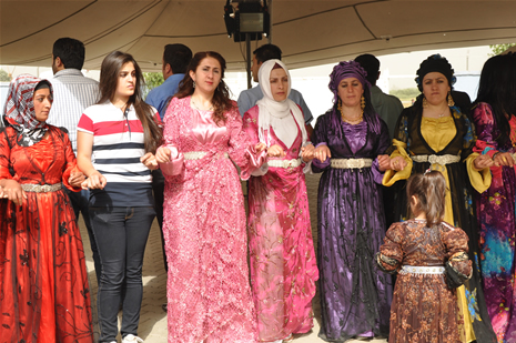 Yüksekova'da 30 Haziran 01 Temmuz 2012'de dünya evine giren çiftlerimizi sizlerler için sayfamıza taşıdık. Yüksekova Güncel Ailesi olarak tüm çitflerimize mutluluklar dileriz