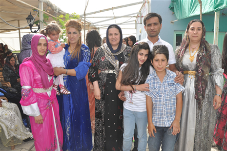 Yüksekova'da 30 Haziran 01 Temmuz 2012'de dünya evine giren çiftlerimizi sizlerler için sayfamıza taşıdık. Yüksekova Güncel Ailesi olarak tüm çitflerimize mutluluklar dileriz