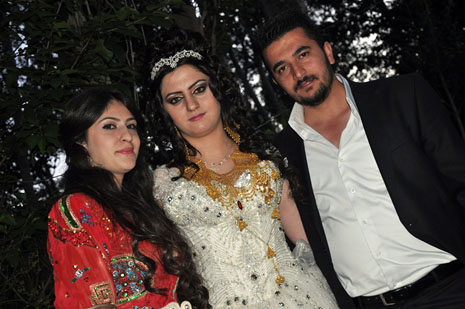 Yüksekova'da 30 Haziran 01 Temmuz 2012'de dünya evine giren çiftlerimizi sizlerler için sayfamıza taşıdık. Yüksekova Güncel Ailesi olarak tüm çitflerimize mutluluklar dileriz