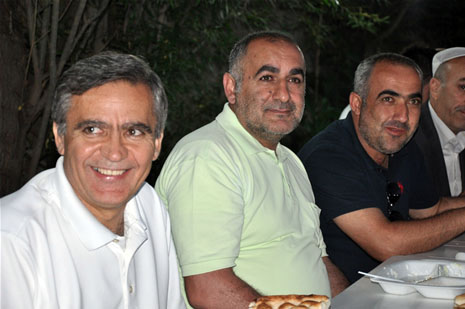 Yüksekova'da 30 Haziran 01 Temmuz 2012'de dünya evine giren çiftlerimizi sizlerler için sayfamıza taşıdık. Yüksekova Güncel Ailesi olarak tüm çitflerimize mutluluklar dileriz