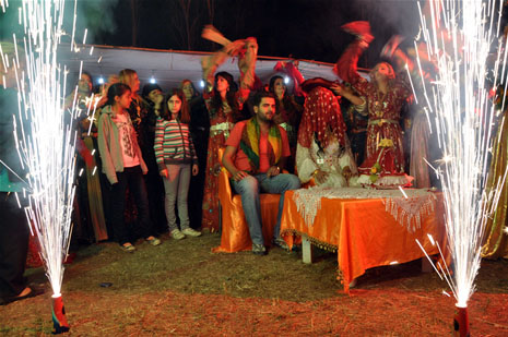 Yüksekova'da 30 Haziran 01 Temmuz 2012'de dünya evine giren çiftlerimizi sizlerler için sayfamıza taşıdık. Yüksekova Güncel Ailesi olarak tüm çitflerimize mutluluklar dileriz