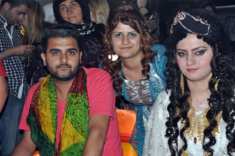 Yüksekova'da 30 Haziran 01 Temmuz 2012'de dünya evine giren çiftlerimizi sizlerler için sayfamıza taşıdık. Yüksekova Güncel Ailesi olarak tüm çitflerimize mutluluklar dileriz