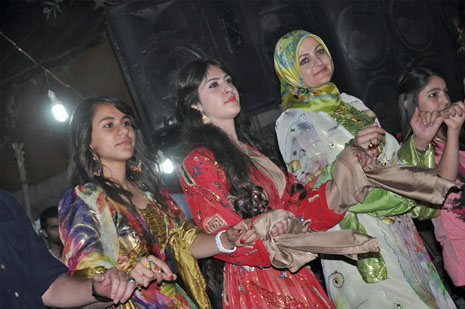 Yüksekova'da 30 Haziran 01 Temmuz 2012'de dünya evine giren çiftlerimizi sizlerler için sayfamıza taşıdık. Yüksekova Güncel Ailesi olarak tüm çitflerimize mutluluklar dileriz