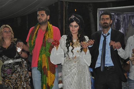 Yüksekova'da 30 Haziran 01 Temmuz 2012'de dünya evine giren çiftlerimizi sizlerler için sayfamıza taşıdık. Yüksekova Güncel Ailesi olarak tüm çitflerimize mutluluklar dileriz