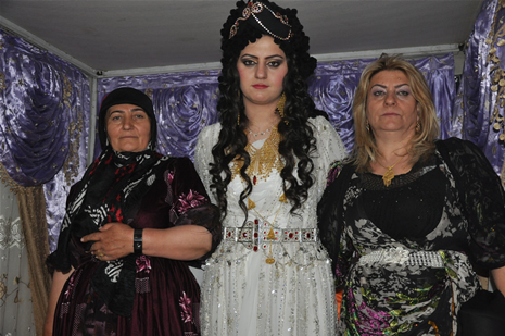 Yüksekova'da 30 Haziran 01 Temmuz 2012'de dünya evine giren çiftlerimizi sizlerler için sayfamıza taşıdık. Yüksekova Güncel Ailesi olarak tüm çitflerimize mutluluklar dileriz