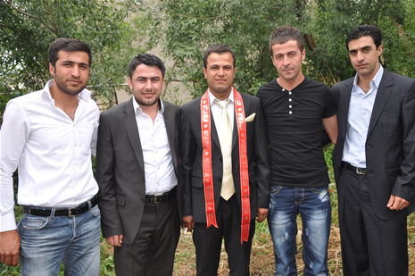 Yüksekova'da 30 Haziran 01 Temmuz 2012'de dünya evine giren çiftlerimizi sizlerler için sayfamıza taşıdık. Yüksekova Güncel Ailesi olarak tüm çitflerimize mutluluklar dileriz