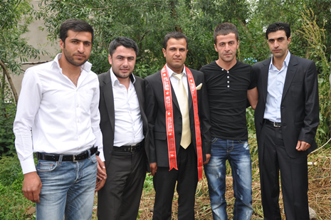 Yüksekova'da 30 Haziran 01 Temmuz 2012'de dünya evine giren çiftlerimizi sizlerler için sayfamıza taşıdık. Yüksekova Güncel Ailesi olarak tüm çitflerimize mutluluklar dileriz