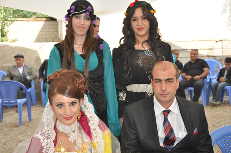 Yüksekova'da 30 Haziran 01 Temmuz 2012'de dünya evine giren çiftlerimizi sizlerler için sayfamıza taşıdık. Yüksekova Güncel Ailesi olarak tüm çitflerimize mutluluklar dileriz