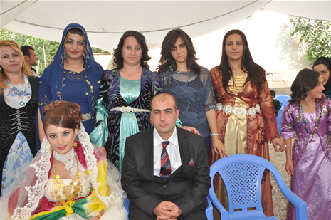 Yüksekova'da 30 Haziran 01 Temmuz 2012'de dünya evine giren çiftlerimizi sizlerler için sayfamıza taşıdık. Yüksekova Güncel Ailesi olarak tüm çitflerimize mutluluklar dileriz