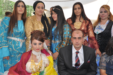 Yüksekova'da 30 Haziran 01 Temmuz 2012'de dünya evine giren çiftlerimizi sizlerler için sayfamıza taşıdık. Yüksekova Güncel Ailesi olarak tüm çitflerimize mutluluklar dileriz