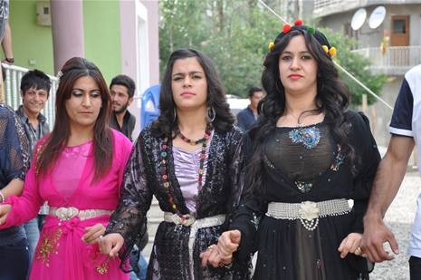 Yüksekova'da 30 Haziran 01 Temmuz 2012'de dünya evine giren çiftlerimizi sizlerler için sayfamıza taşıdık. Yüksekova Güncel Ailesi olarak tüm çitflerimize mutluluklar dileriz