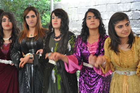 Yüksekova'da 30 Haziran 01 Temmuz 2012'de dünya evine giren çiftlerimizi sizlerler için sayfamıza taşıdık. Yüksekova Güncel Ailesi olarak tüm çitflerimize mutluluklar dileriz