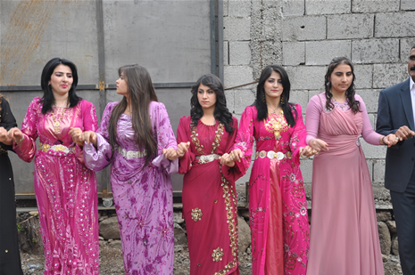 Yüksekova'da 30 Haziran 01 Temmuz 2012'de dünya evine giren çiftlerimizi sizlerler için sayfamıza taşıdık. Yüksekova Güncel Ailesi olarak tüm çitflerimize mutluluklar dileriz