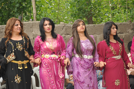 Yüksekova'da 30 Haziran 01 Temmuz 2012'de dünya evine giren çiftlerimizi sizlerler için sayfamıza taşıdık. Yüksekova Güncel Ailesi olarak tüm çitflerimize mutluluklar dileriz