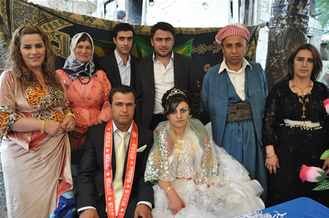 Yüksekova'da 30 Haziran 01 Temmuz 2012'de dünya evine giren çiftlerimizi sizlerler için sayfamıza taşıdık. Yüksekova Güncel Ailesi olarak tüm çitflerimize mutluluklar dileriz