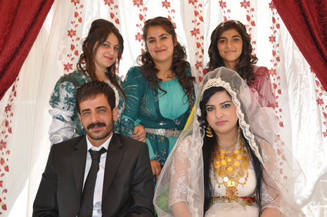 Yüksekova'da 30 Haziran 01 Temmuz 2012'de dünya evine giren çiftlerimizi sizlerler için sayfamıza taşıdık. Yüksekova Güncel Ailesi olarak tüm çitflerimize mutluluklar dileriz