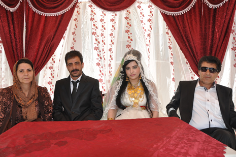 Yüksekova'da 30 Haziran 01 Temmuz 2012'de dünya evine giren çiftlerimizi sizlerler için sayfamıza taşıdık. Yüksekova Güncel Ailesi olarak tüm çitflerimize mutluluklar dileriz