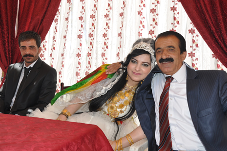 Yüksekova'da 30 Haziran 01 Temmuz 2012'de dünya evine giren çiftlerimizi sizlerler için sayfamıza taşıdık. Yüksekova Güncel Ailesi olarak tüm çitflerimize mutluluklar dileriz