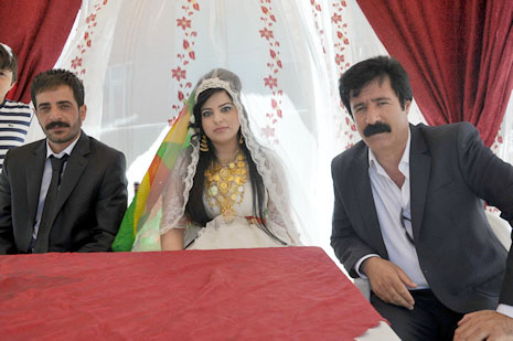 Yüksekova'da 30 Haziran 01 Temmuz 2012'de dünya evine giren çiftlerimizi sizlerler için sayfamıza taşıdık. Yüksekova Güncel Ailesi olarak tüm çitflerimize mutluluklar dileriz