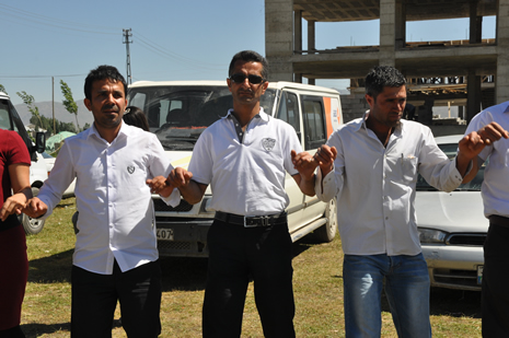 Yüksekova'da 30 Haziran 01 Temmuz 2012'de dünya evine giren çiftlerimizi sizlerler için sayfamıza taşıdık. Yüksekova Güncel Ailesi olarak tüm çitflerimize mutluluklar dileriz