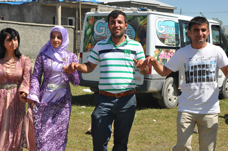 Yüksekova'da 30 Haziran 01 Temmuz 2012'de dünya evine giren çiftlerimizi sizlerler için sayfamıza taşıdık. Yüksekova Güncel Ailesi olarak tüm çitflerimize mutluluklar dileriz