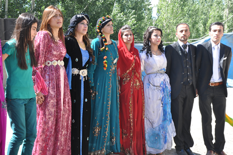 Yüksekova'da 30 Haziran 01 Temmuz 2012'de dünya evine giren çiftlerimizi sizlerler için sayfamıza taşıdık. Yüksekova Güncel Ailesi olarak tüm çitflerimize mutluluklar dileriz