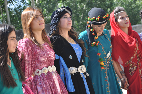 Yüksekova'da 30 Haziran 01 Temmuz 2012'de dünya evine giren çiftlerimizi sizlerler için sayfamıza taşıdık. Yüksekova Güncel Ailesi olarak tüm çitflerimize mutluluklar dileriz