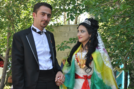 Yüksekova'da 30 Haziran 01 Temmuz 2012'de dünya evine giren çiftlerimizi sizlerler için sayfamıza taşıdık. Yüksekova Güncel Ailesi olarak tüm çitflerimize mutluluklar dileriz