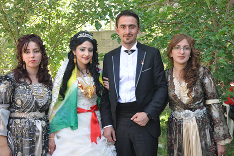 Yüksekova'da 30 Haziran 01 Temmuz 2012'de dünya evine giren çiftlerimizi sizlerler için sayfamıza taşıdık. Yüksekova Güncel Ailesi olarak tüm çitflerimize mutluluklar dileriz