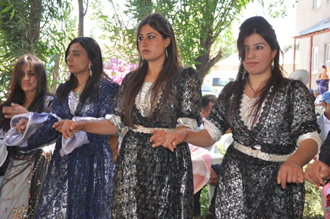 Yüksekova'da 30 Haziran 01 Temmuz 2012'de dünya evine giren çiftlerimizi sizlerler için sayfamıza taşıdık. Yüksekova Güncel Ailesi olarak tüm çitflerimize mutluluklar dileriz