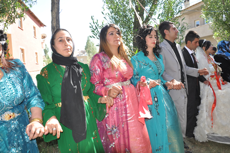 Yüksekova'da 30 Haziran 01 Temmuz 2012'de dünya evine giren çiftlerimizi sizlerler için sayfamıza taşıdık. Yüksekova Güncel Ailesi olarak tüm çitflerimize mutluluklar dileriz